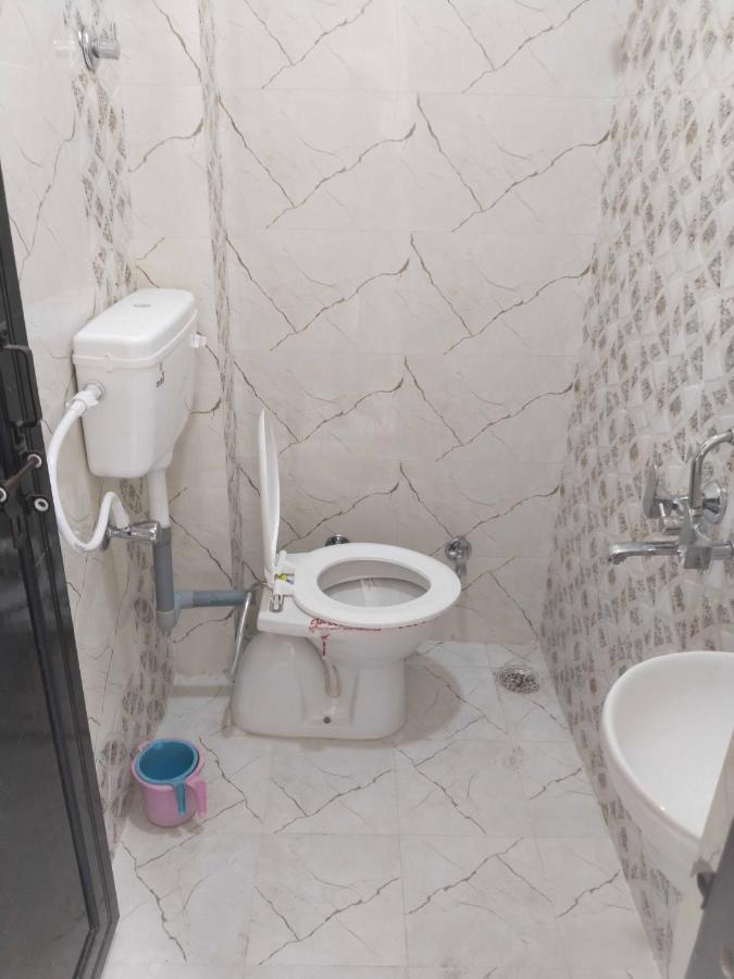 Oyo 81347 Amantran Hotel And Restaurant Kanpur Esterno foto