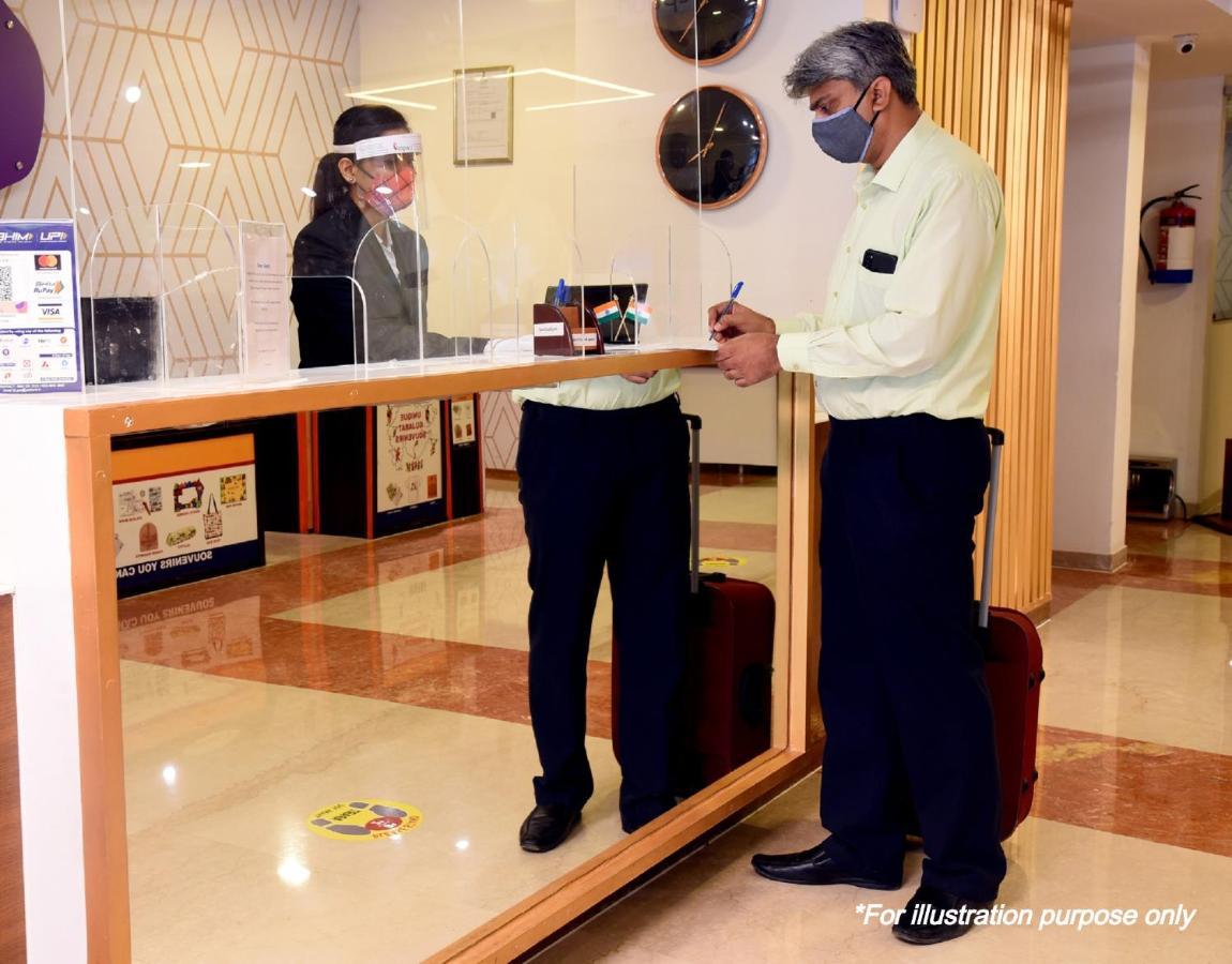 Oyo 81347 Amantran Hotel And Restaurant Kanpur Esterno foto